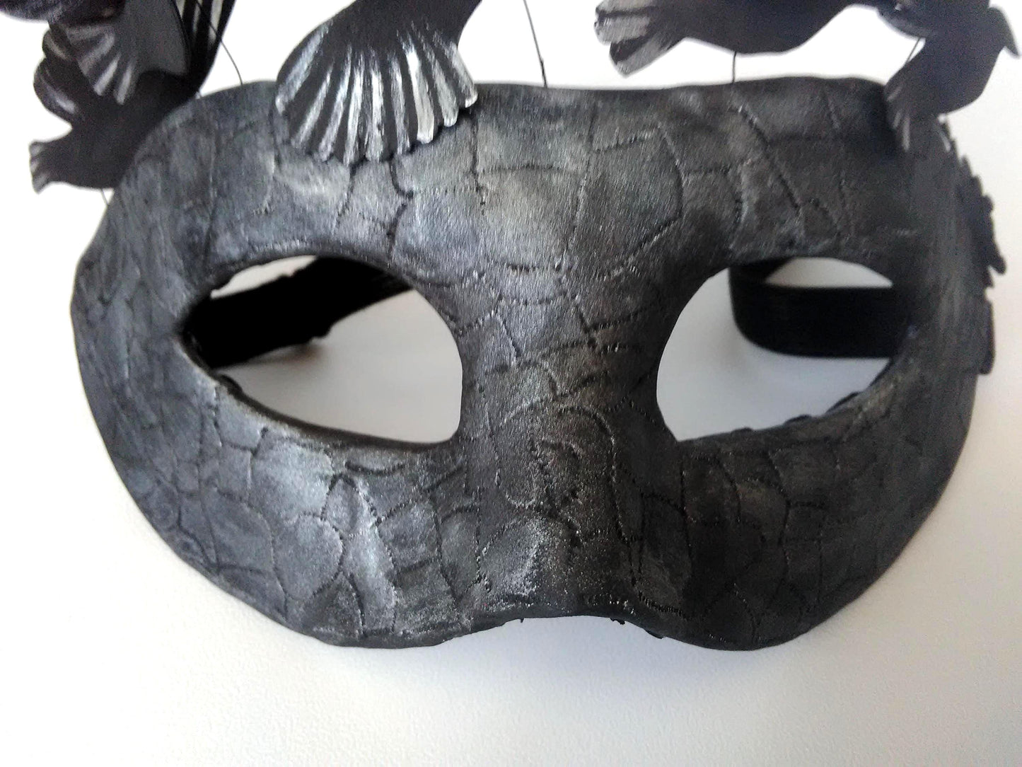 Black Raven Masquerade Mask: Gothic Witch Costume, Textured Finish