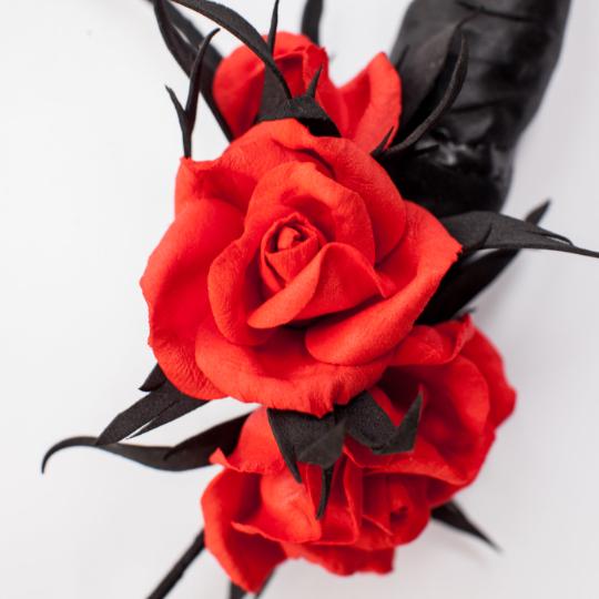 Black horns headband with red roses for Halloween party.