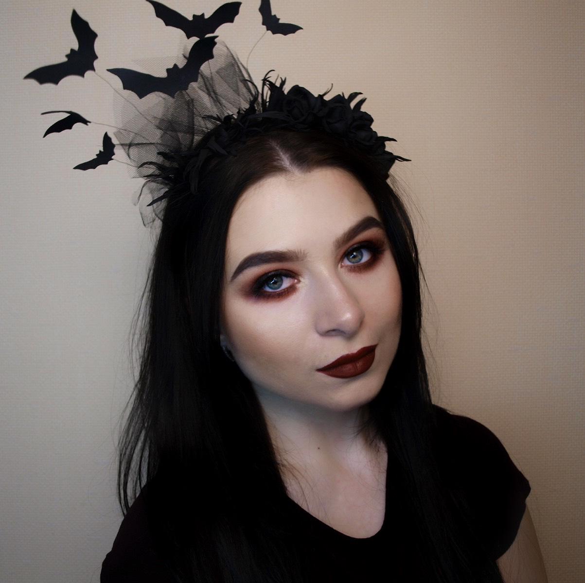 Black bat headband with roses, veil for Halloween party. Lightweight fascinator headpiece.