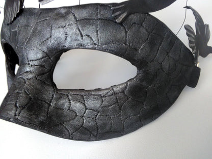 Black Raven Masquerade Mask: Gothic Witch Costume, Textured Finish