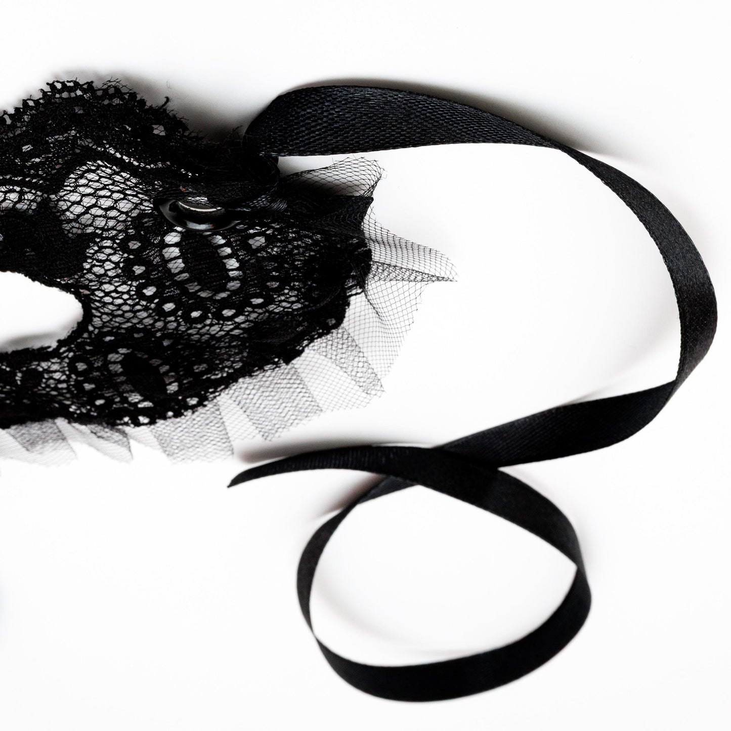 Masquerade Mask black lace: Tulle Trim, Satin Ties