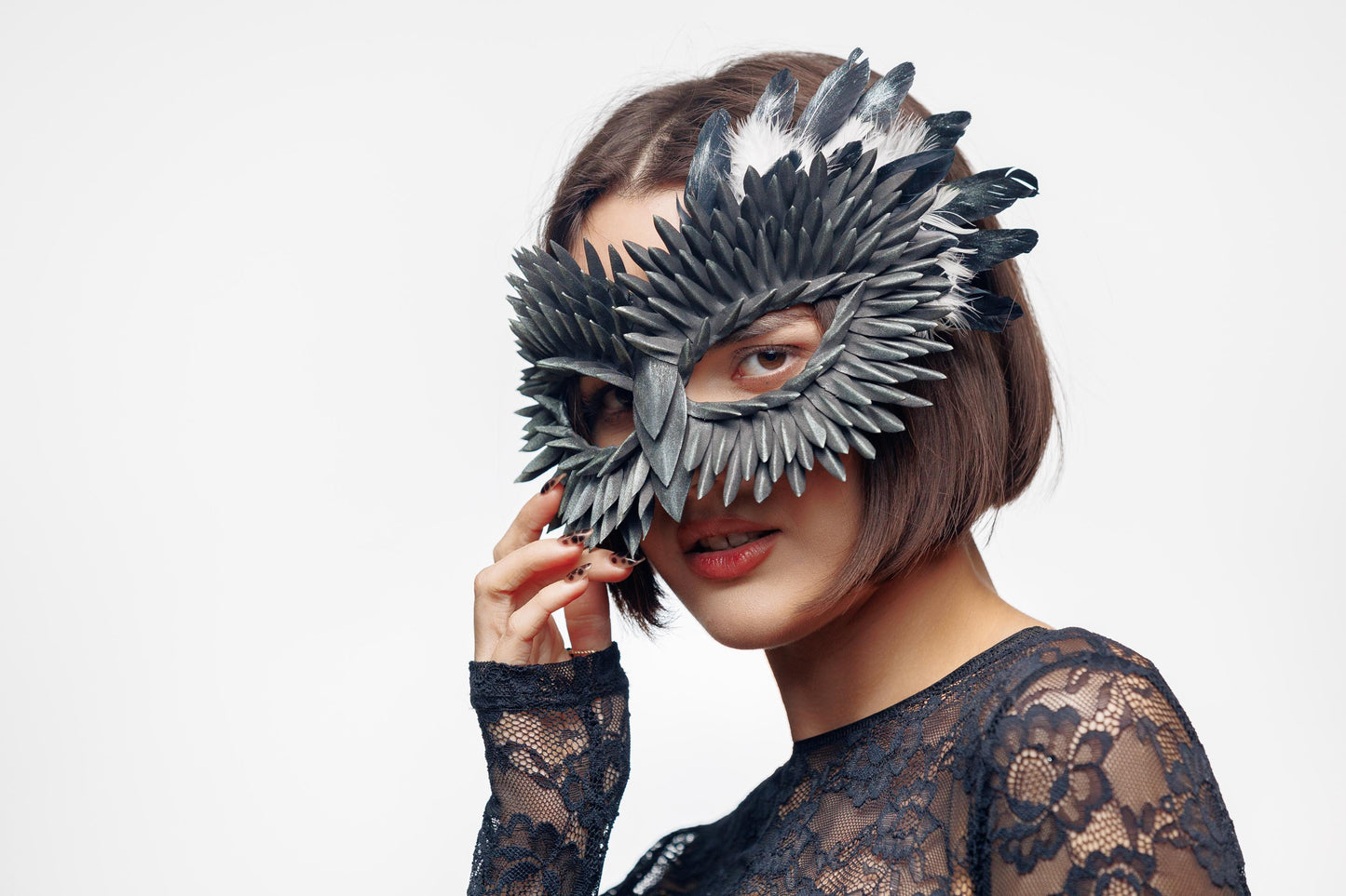 Feathered Raven Masquerade Mask: Halloween Costume.
