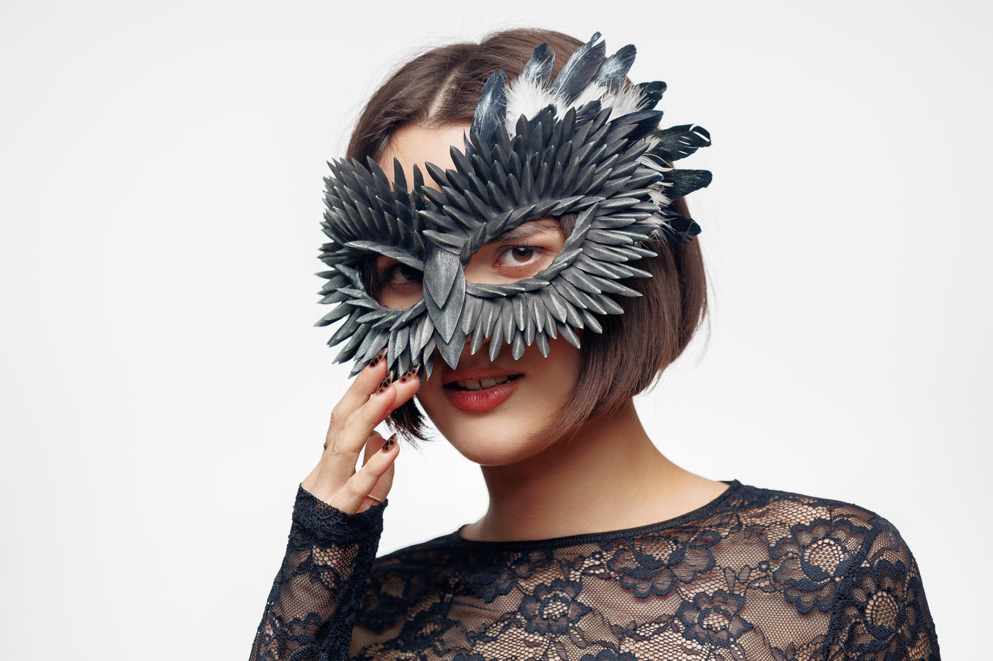 Feathered Raven Masquerade Mask: Halloween Costume.