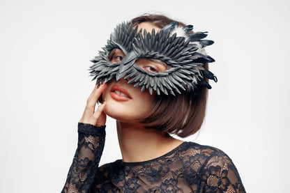 Feathered Raven Masquerade Mask: Halloween Costume.